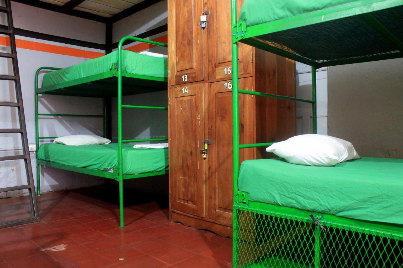 Bigfoot Hostel Леон Экстерьер фото